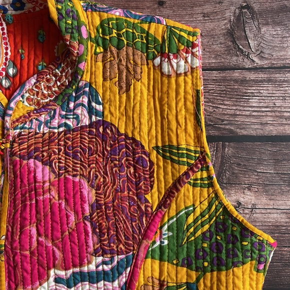 HANDCRAFTED | Royal Craft Impex reversible sleeveless jacket - Picture 10 of 11